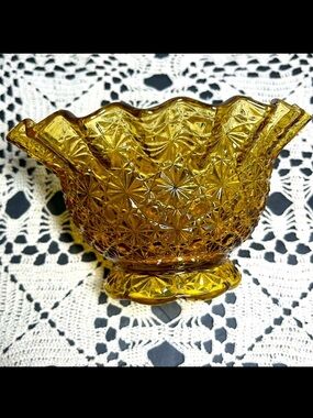 Vintage LE Smith Amber Daisy & Button Glass Bowl Ruffled Crimped Edge 1960s